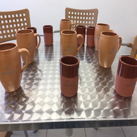Jarras y vasos de barro